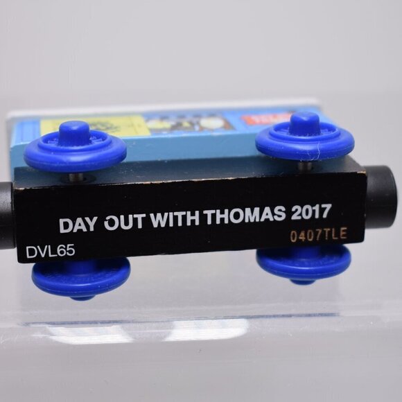 Day Out With Thomas Custom Crosby Clothiers Wooden Railway Car 2017 RARE - Picture 10 of 10